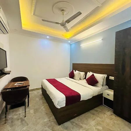 Hotel S R Palace - Free Airport Drop For Minimum 05 Nights Stay - 5 Mins From Igi & Domestic Airport Delhi
